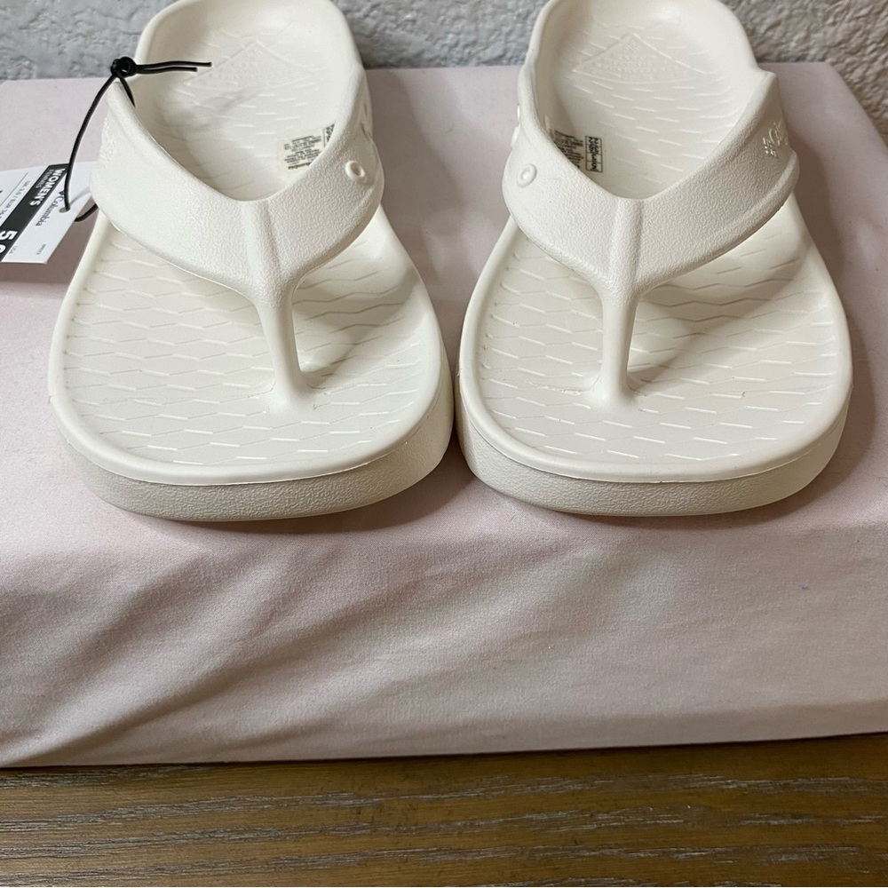 Columbia White Flip Flop Sandals